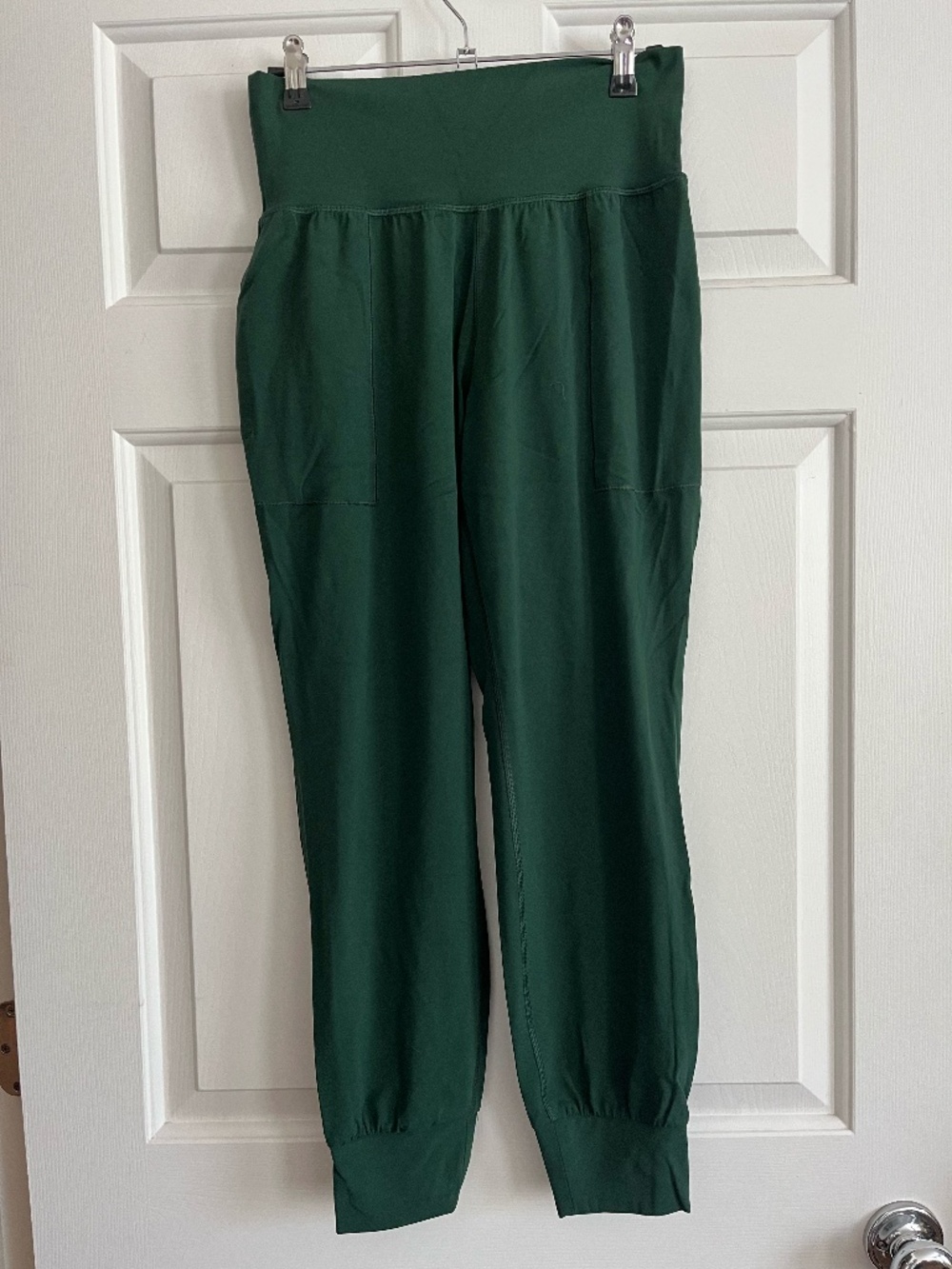 Athleta Salutation Green Joggers | Size Small Petite